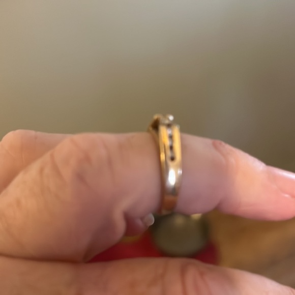 14 kt gold diamond promise ring. 7 diamonds - Picture 2 of 5